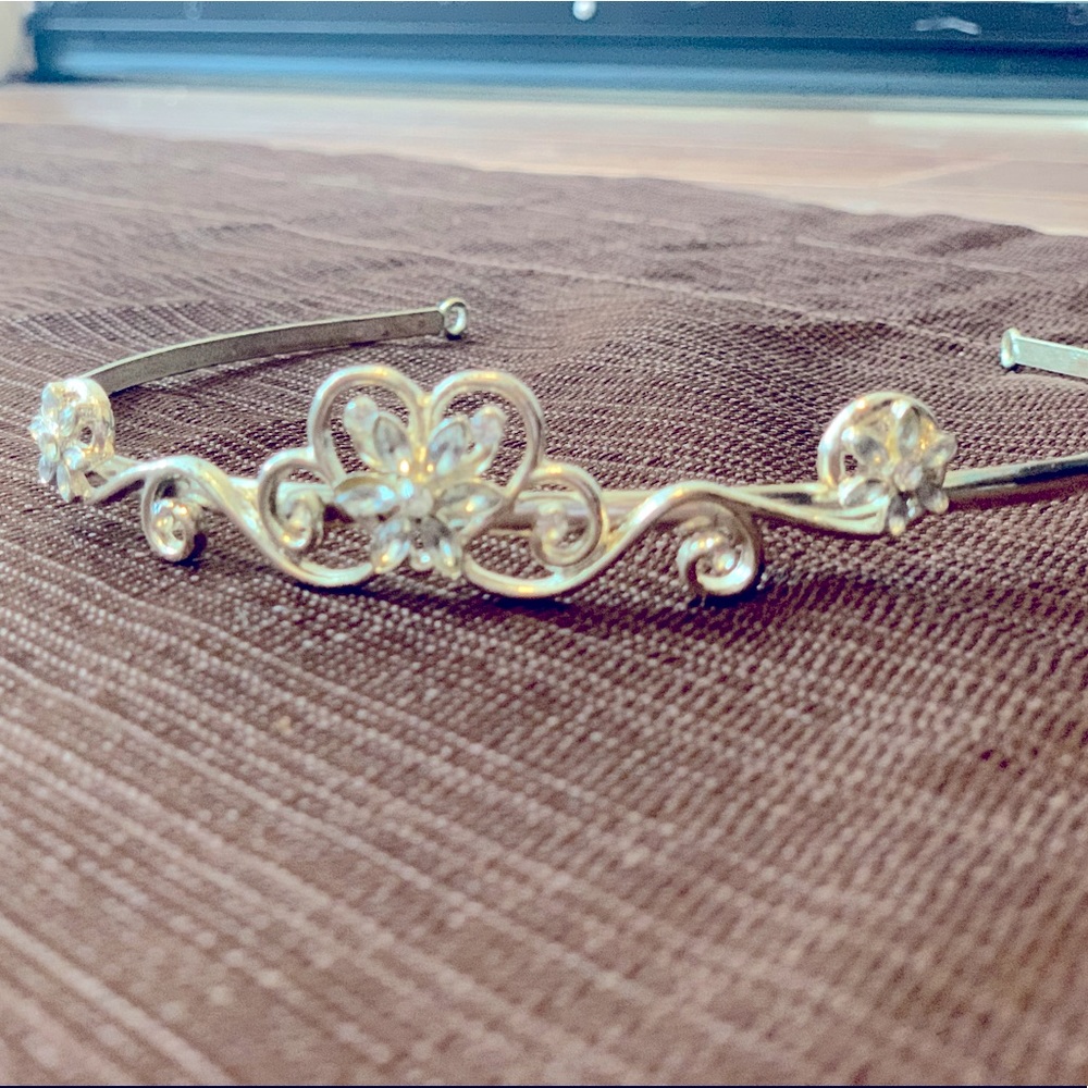 Minimalist Crown